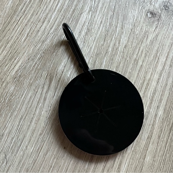 NEW - Dog Waste Bag Leash Holder - Hands Free Poop Holder - Black - Picture 4 of 7